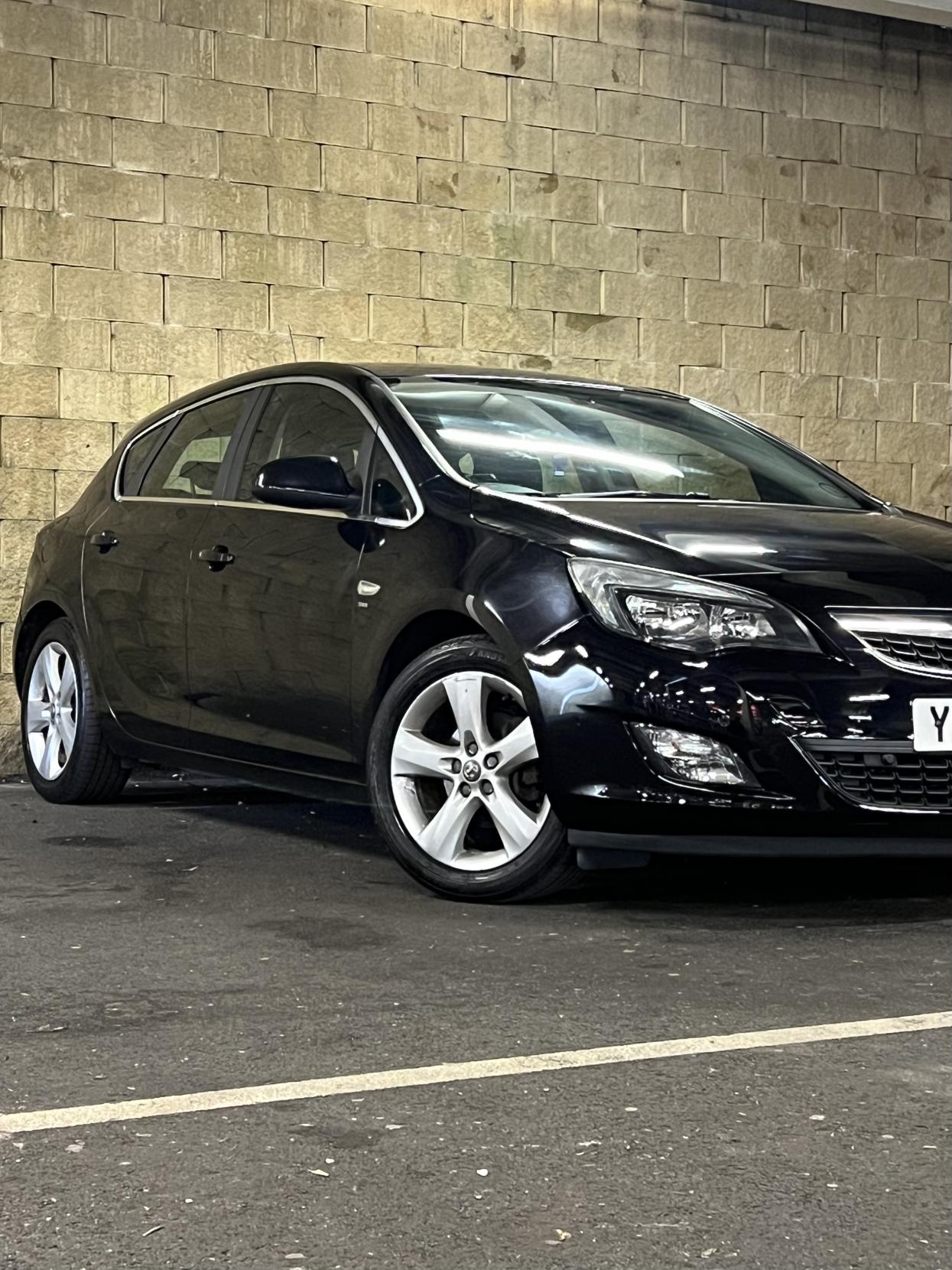 Vauxhall Astra 1.6 16v SRi Hatchback 5dr Petrol Auto Euro 5 (115 ps)